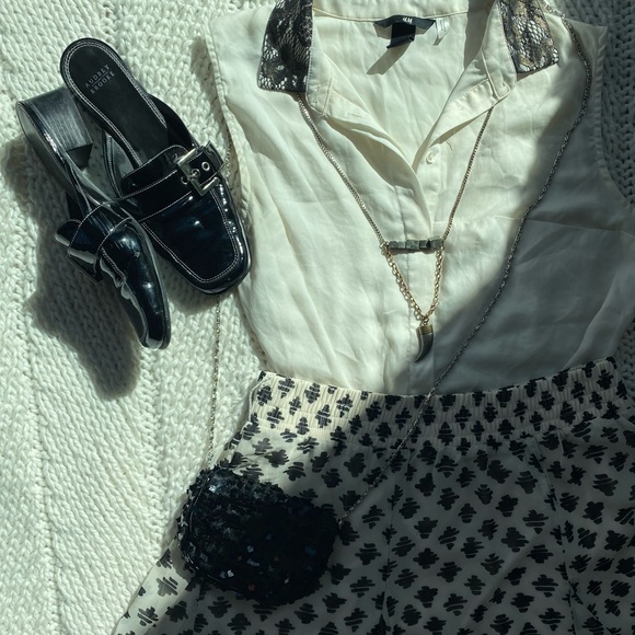 Teeny Tiny Black Bag - Picture 8 of 8